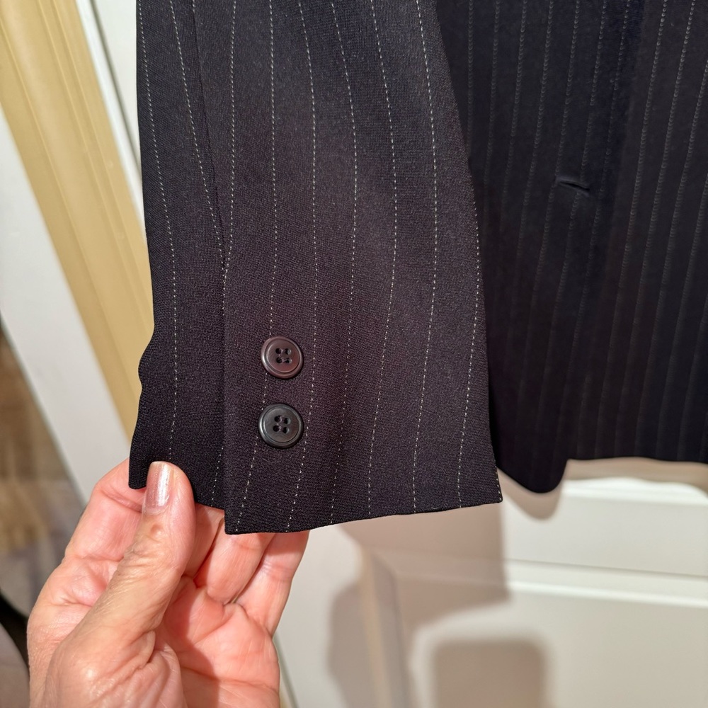 CASUAL CORNER. VINTAGE‎ NWT. Black Pinstripe Blazer. Two buttons in front. - Picture 6 of 12